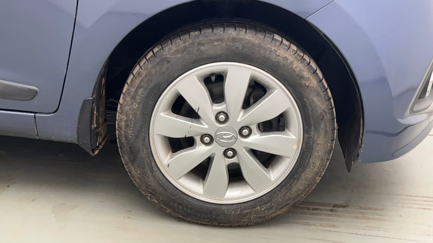 Used 2014 Hyundai Xcent SX 1.2 Petrol Manual tyres RIGHT FRONT TYRE RIM VIEW