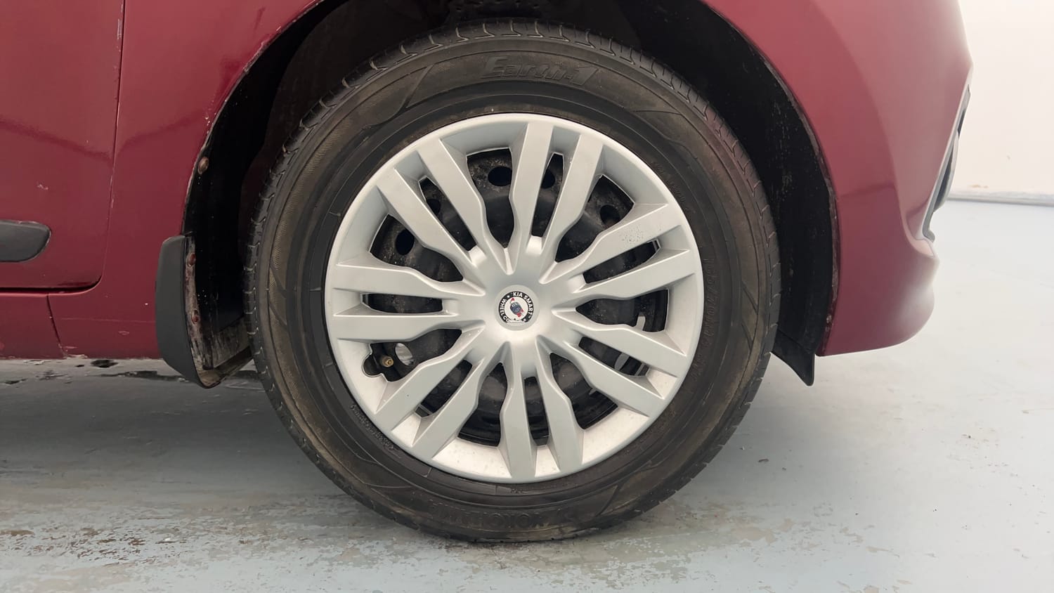 Used 2015 Hyundai Grand i10 Sportz 1.2 Kappa VTVT Petrol Manual tyres RIGHT FRONT TYRE RIM VIEW