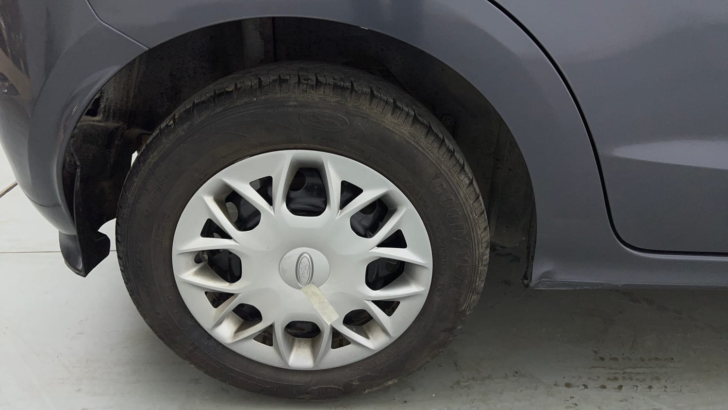 Used 2016 Ford Figo Trend 1.2 Ti-VCT Petrol Manual tyres RIGHT REAR TYRE RIM VIEW
