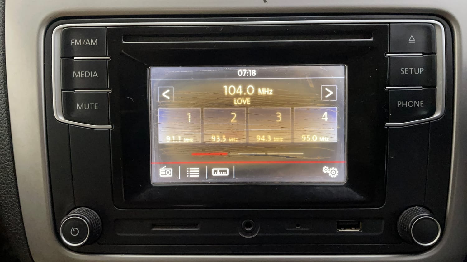 Used 2016 Volkswagen Ameo Highline1.2L (P) Petrol Manual top_features Integrated (in-dash) music system