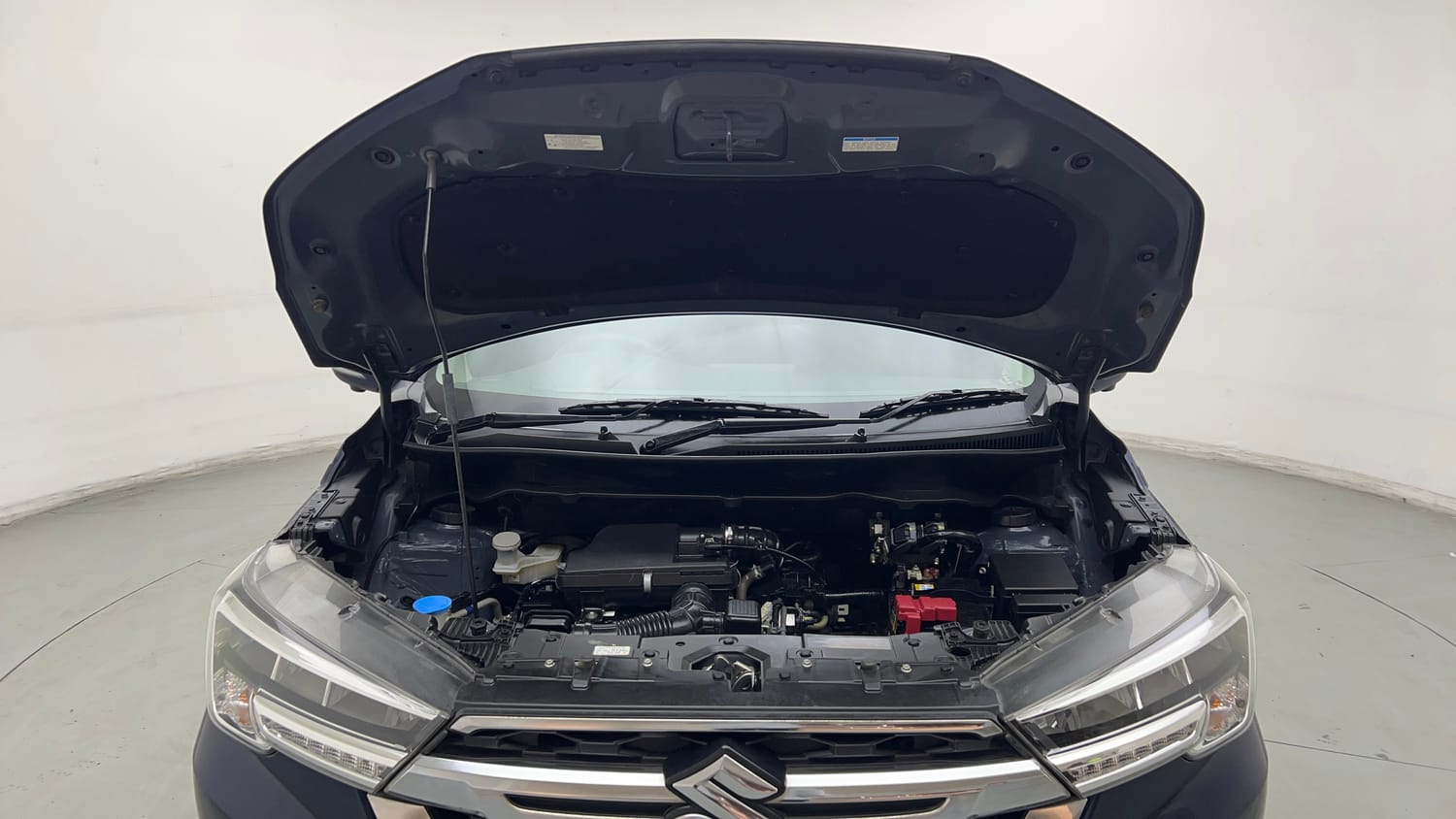 Used 2022 Maruti Suzuki XL6 Alpha Plus MT Petrol Petrol Manual engine ENGINE & BONNET OPEN FRONT VIEW