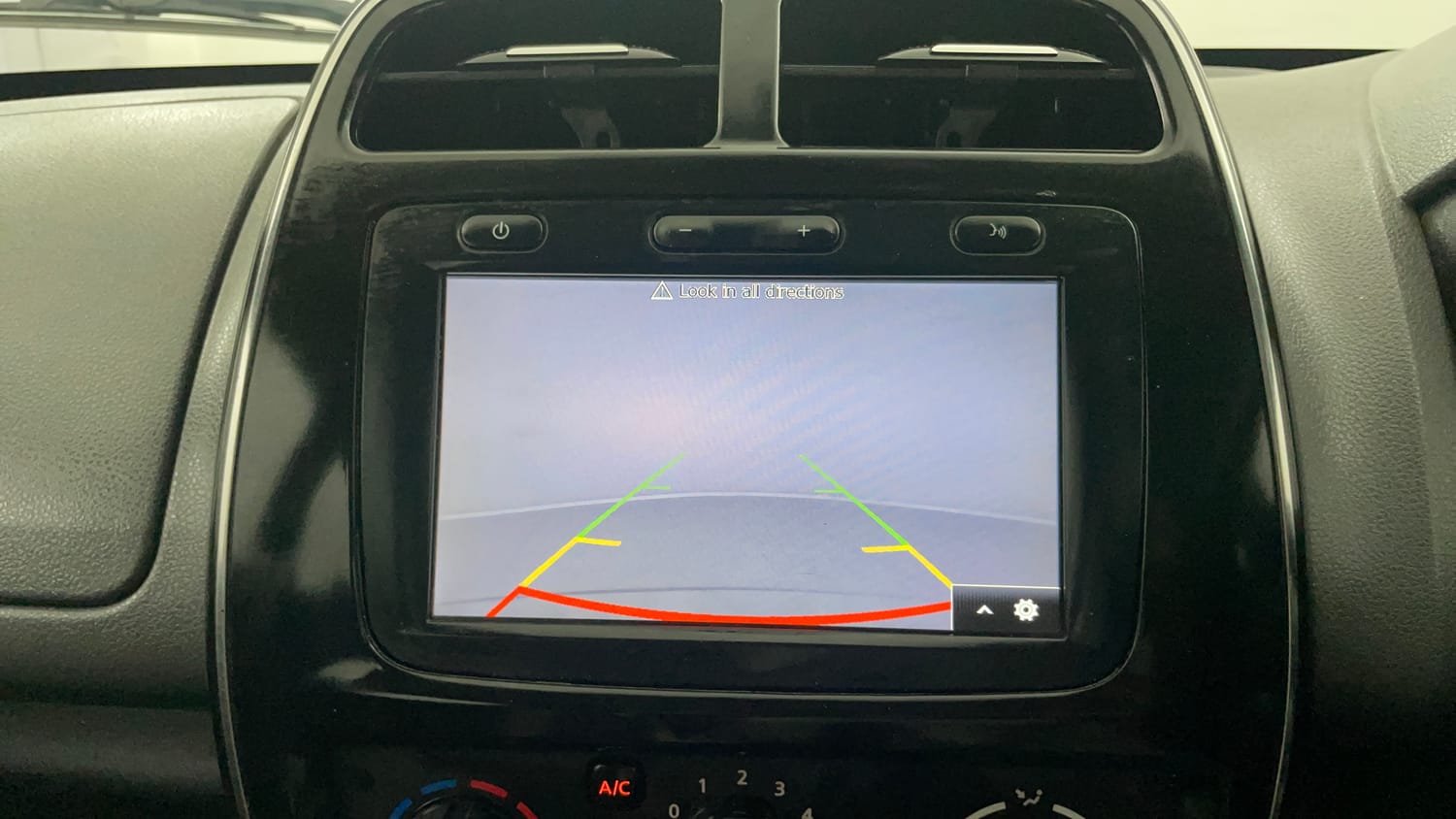 Used 2019 Renault Kwid RXT (O) 1.0 SCE Edition Petrol Manual top_features Rear camera