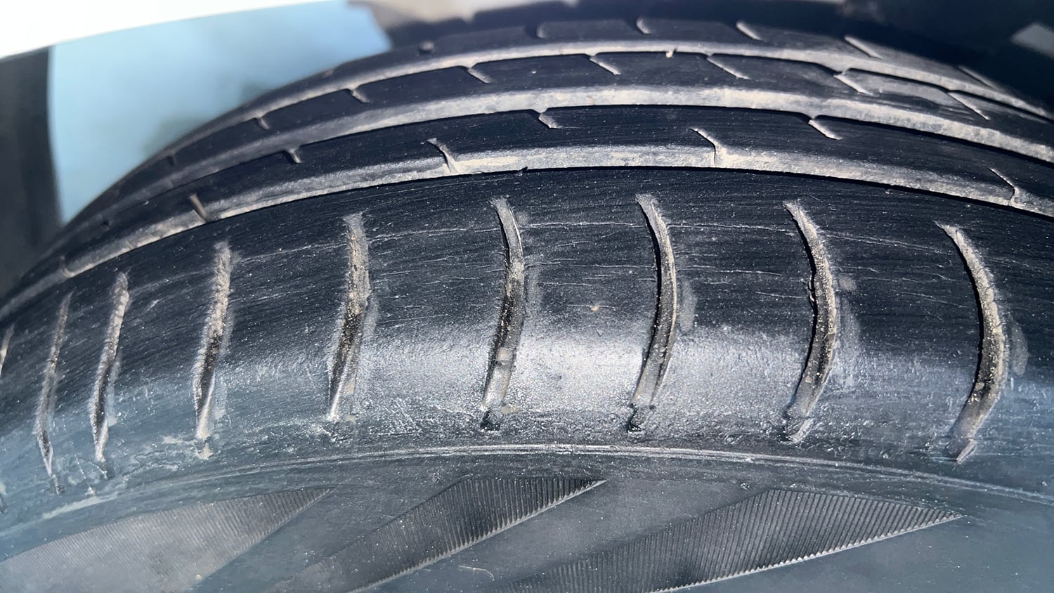 Used 2013 Hyundai i10 Magna 1.1 iRDE2 Petrol Manual tyres LEFT FRONT TYRE TREAD VIEW