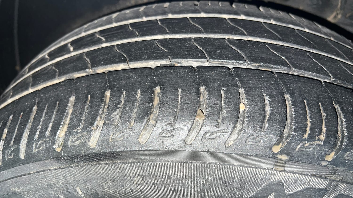 Used 2020 Tata Altroz XZ Petrol Petrol Manual tyres RIGHT REAR TYRE TREAD VIEW