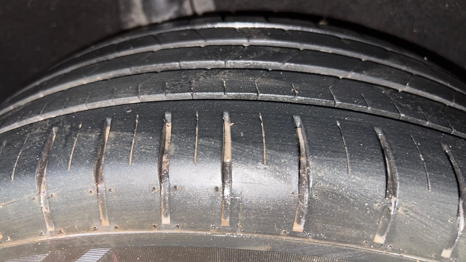 Used 2017 Maruti Suzuki Baleno Zeta 1.2 Petrol Manual tyres RIGHT REAR TYRE TREAD VIEW