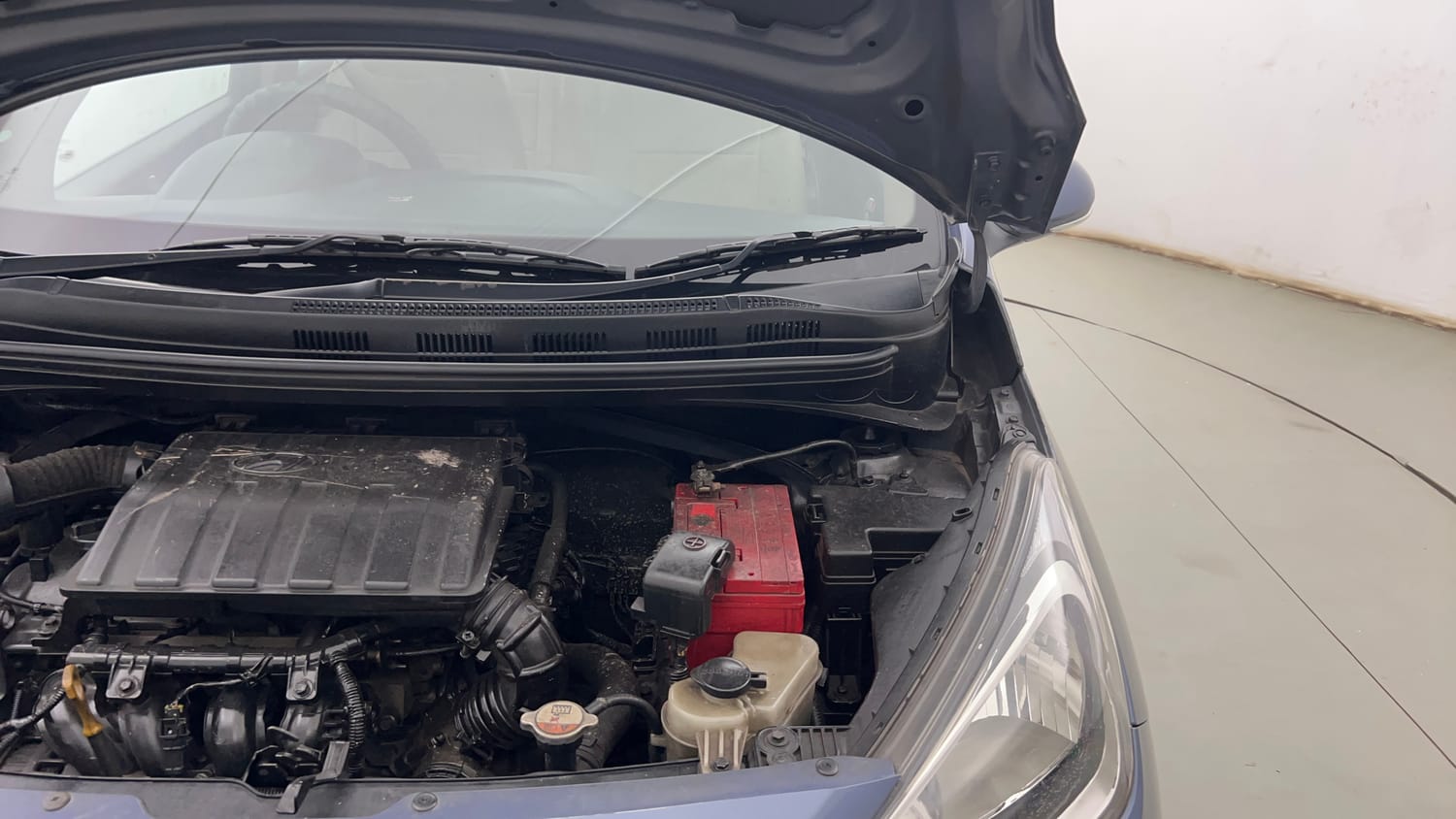Used 2014 Hyundai Xcent SX 1.2 Petrol Manual engine ENGINE LEFT SIDE HINGE & APRON VIEW