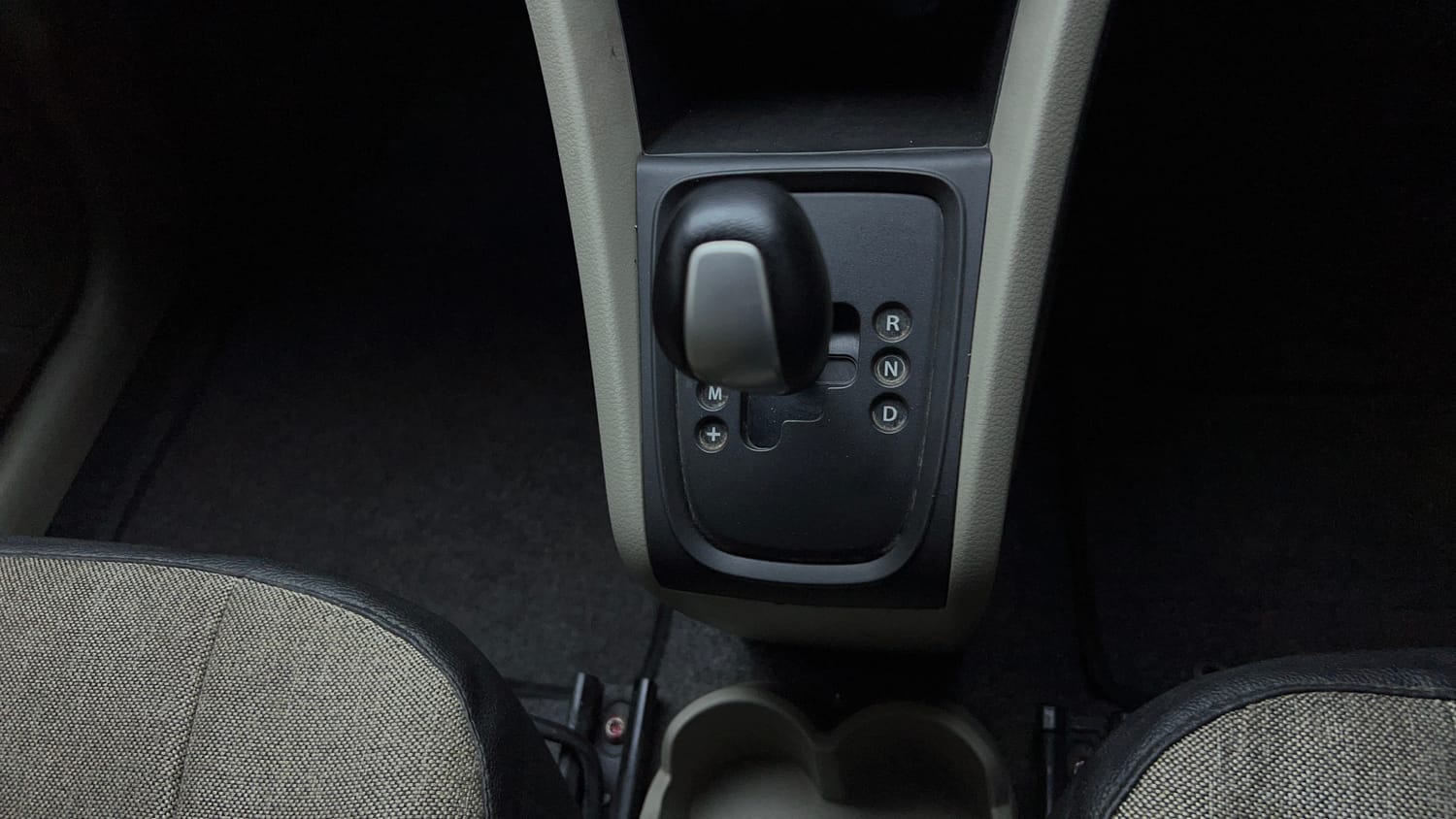 Used 2017 Maruti Suzuki Celerio ZXi AMT Petrol Automatic interior GEAR  KNOB VIEW