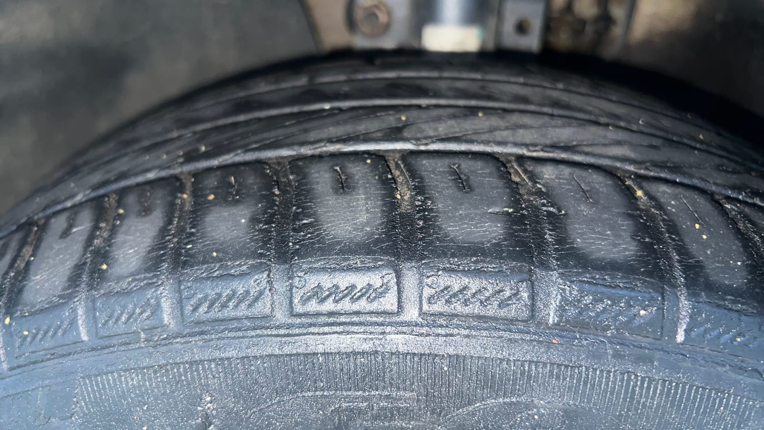 Used 2019 Volkswagen Ameo Comfortline 1.0L (P) Petrol Manual tyres LEFT FRONT TYRE TREAD VIEW