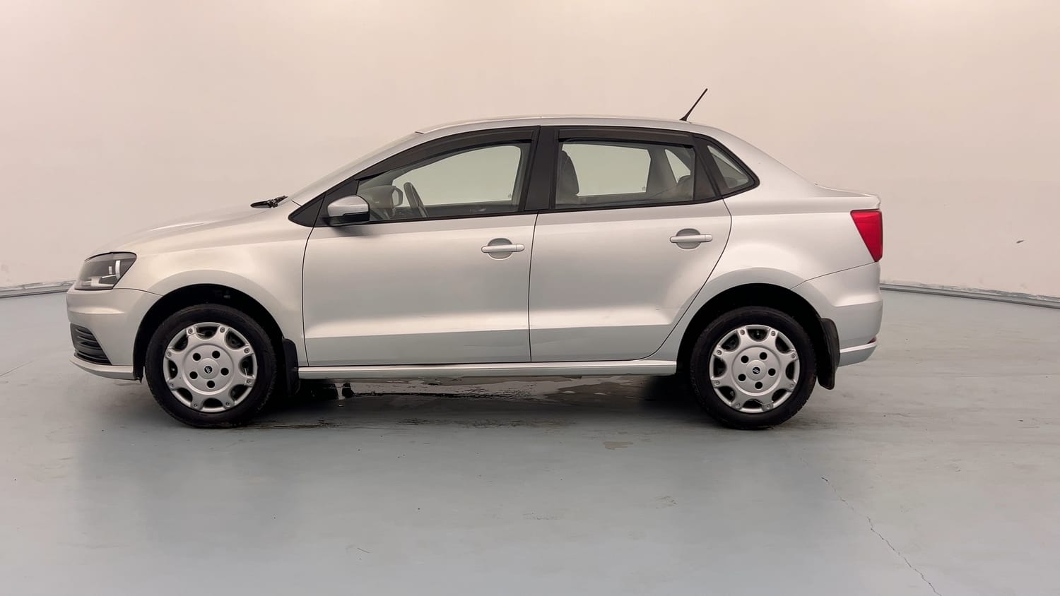 Used 2019 Volkswagen Ameo Comfortline 1.0L (P) Petrol Manual exterior LEFT SIDE VIEW