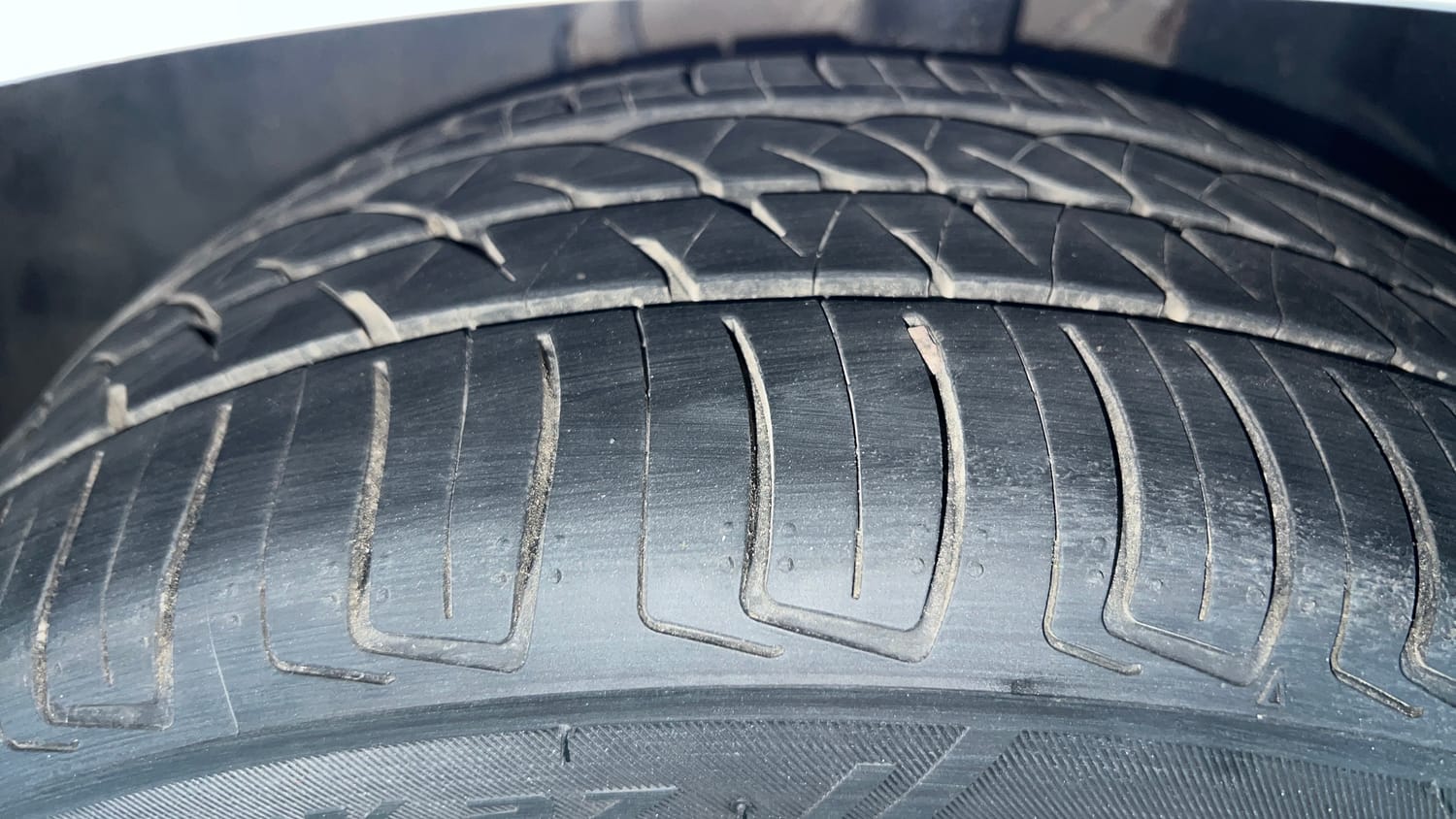 Used 2022 Tata Altroz XZ Plus i-Turbo Petrol Petrol Manual tyres LEFT FRONT TYRE TREAD VIEW
