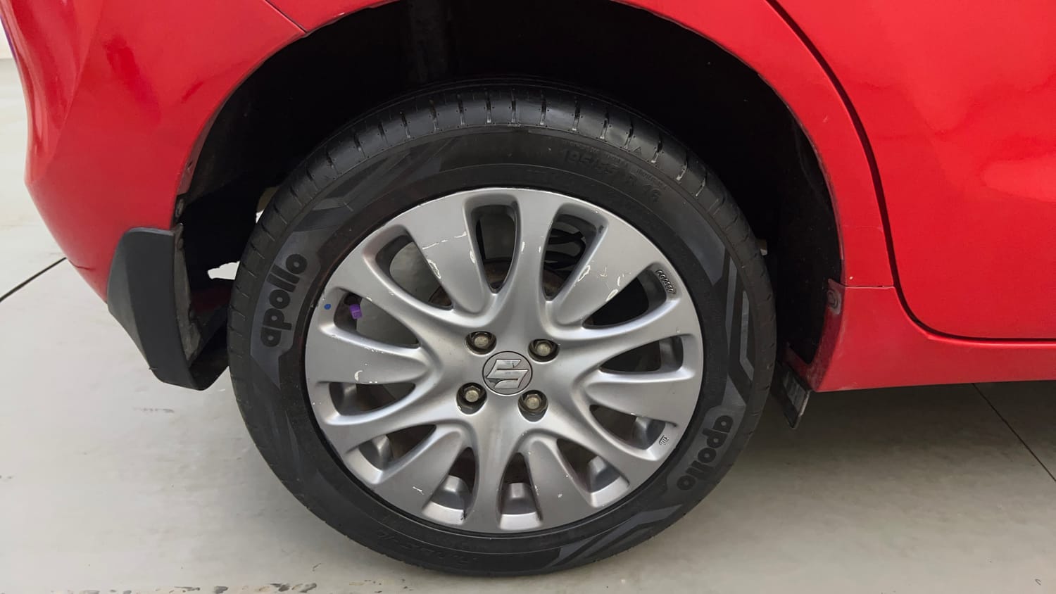 Used 2017 Maruti Suzuki Baleno Zeta 1.2 Petrol Manual tyres RIGHT REAR TYRE RIM VIEW