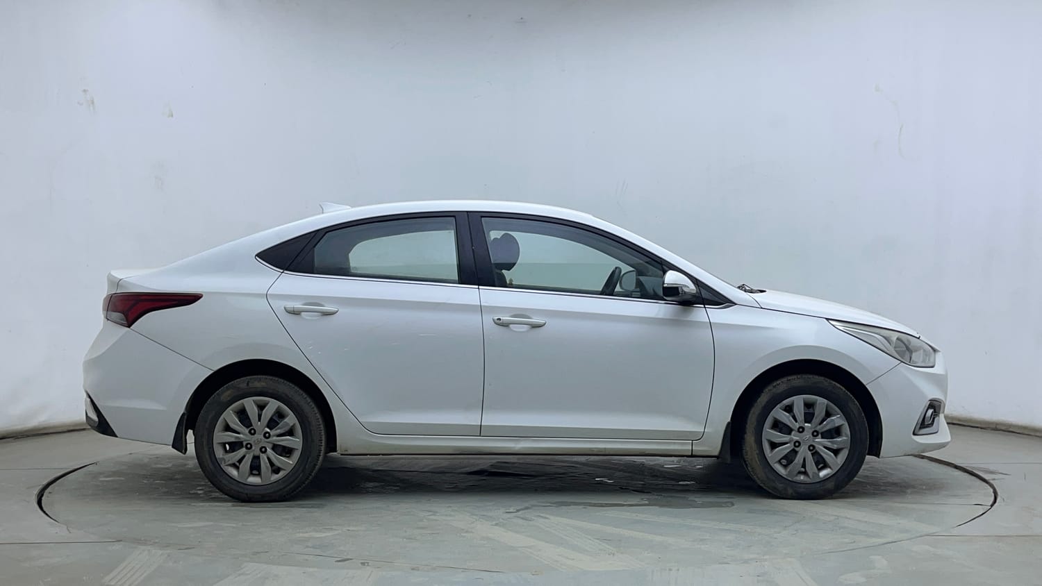 Used 2019 Hyundai Verna EX 1.4 VTVT Petrol Manual exterior RIGHT SIDE VIEW