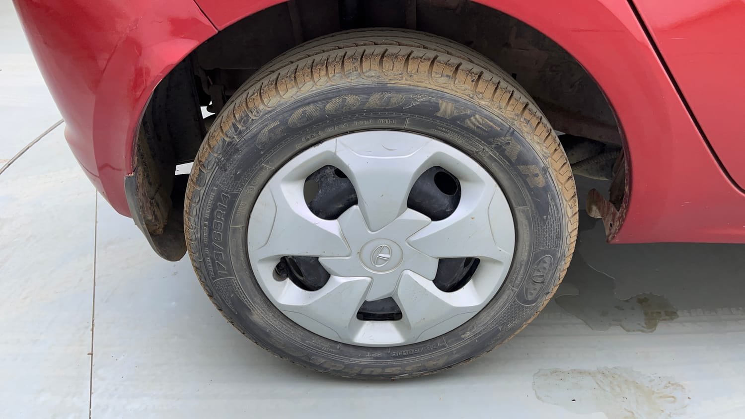 Used 2018 Tata Tiago Revotron XT Petrol Manual tyres RIGHT REAR TYRE RIM VIEW
