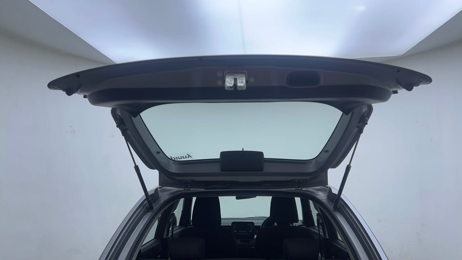 Used 2018 Maruti Suzuki Ignis Delta 1.2 MT Petrol Manual interior DICKY DOOR OPEN VIEW