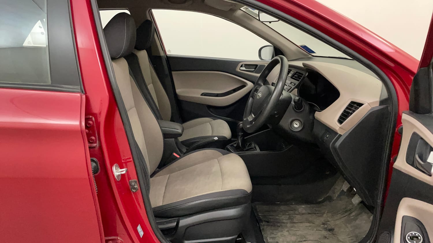 Used 2015 Hyundai Elite i20 Magna 1.2 Petrol Manual interior RIGHT SIDE FRONT DOOR CABIN VIEW