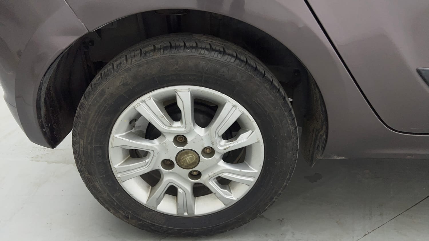 Used 2018 Tata Tiago XZ CNG (Outside Fitted) Cng Manual tyres RIGHT REAR TYRE RIM VIEW