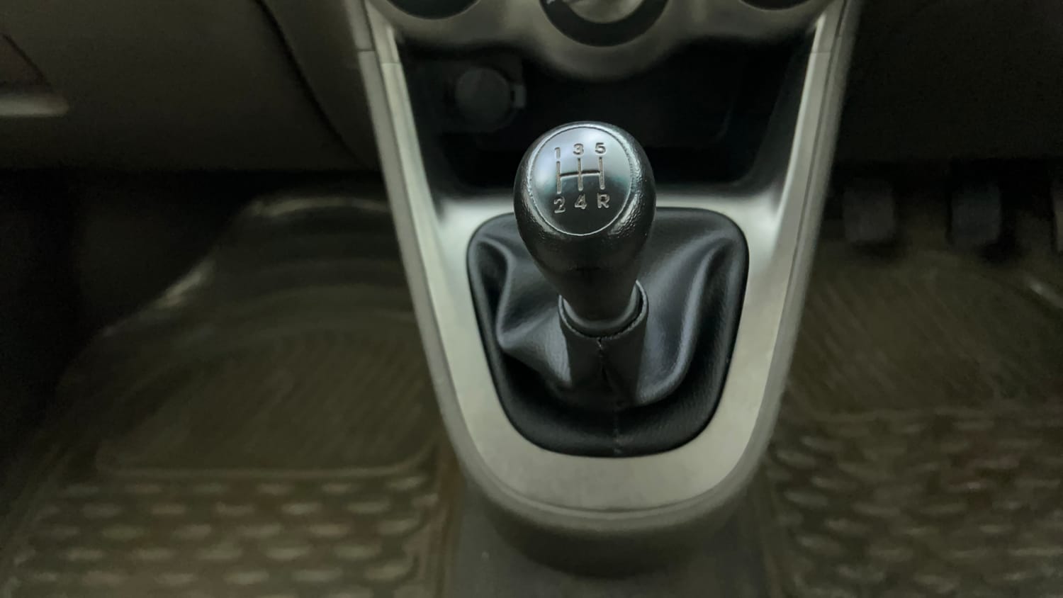 Used 2012 Hyundai i10 Era 1.1 iRDE2 Petrol Manual interior GEAR  KNOB VIEW