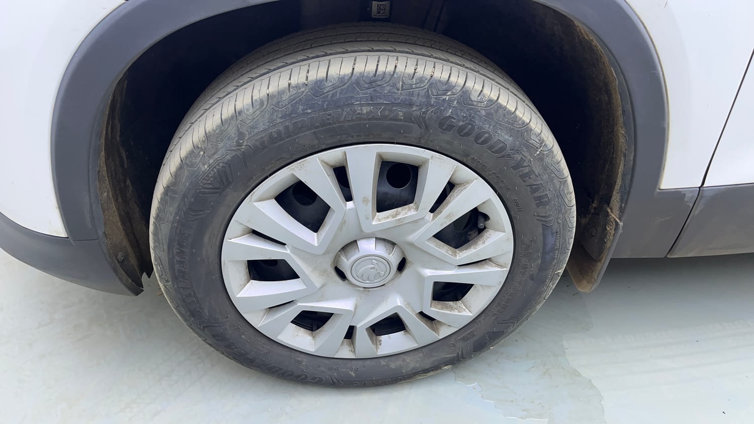 Used 2025 Skoda Kylaq Classic Petrol Manual tyres LEFT FRONT TYRE RIM VIEW