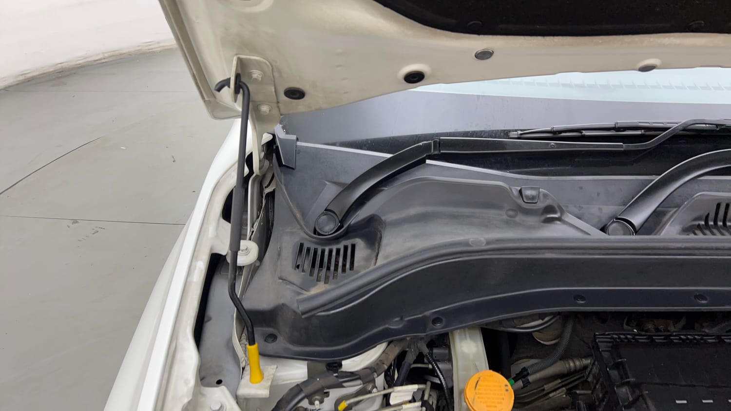 Used 2022 Tata Punch Creative AMT Petrol Automatic engine ENGINE RIGHT SIDE HINGE & APRON VIEW