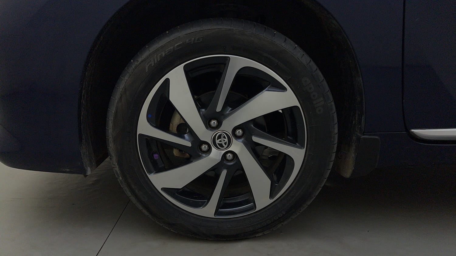 Used 2023 Toyota Glanza G Petrol Manual tyres LEFT FRONT TYRE RIM VIEW