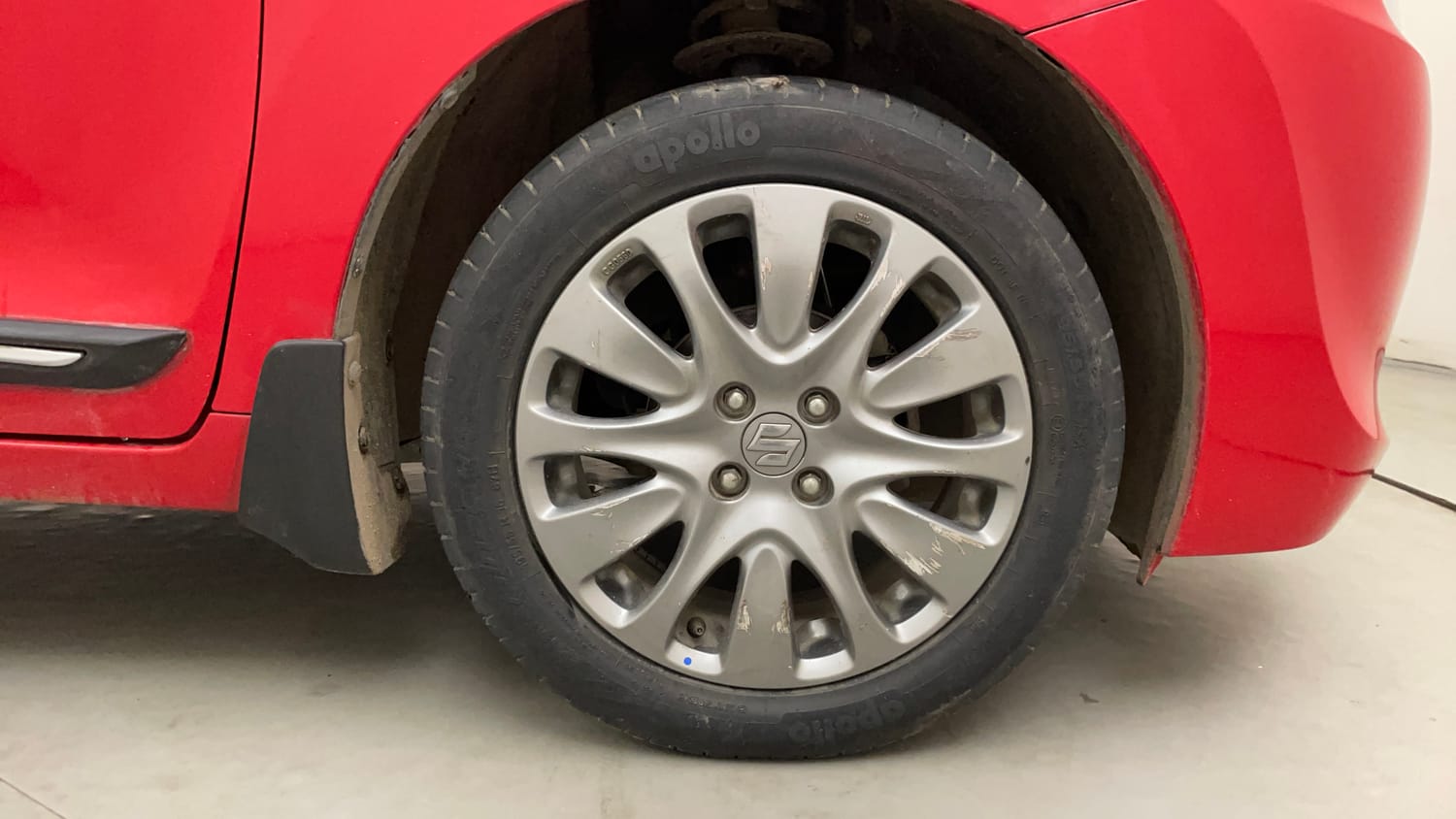Used 2017 Maruti Suzuki Baleno Zeta 1.2 AT Petrol Automatic tyres RIGHT FRONT TYRE RIM VIEW