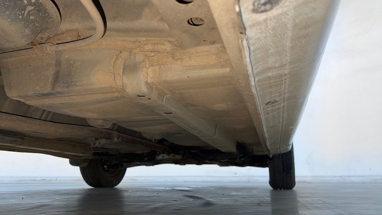 Used 2013 Hyundai i10 Magna 1.1 iRDE2 Petrol Manual extra REAR RIGHT UNDERBODY VIEW