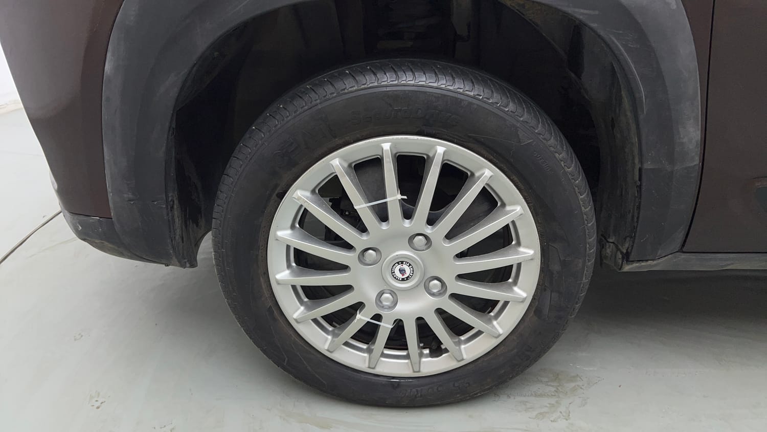 Used 2021 Renault Kiger RXT AMT Petrol Automatic tyres LEFT FRONT TYRE RIM VIEW