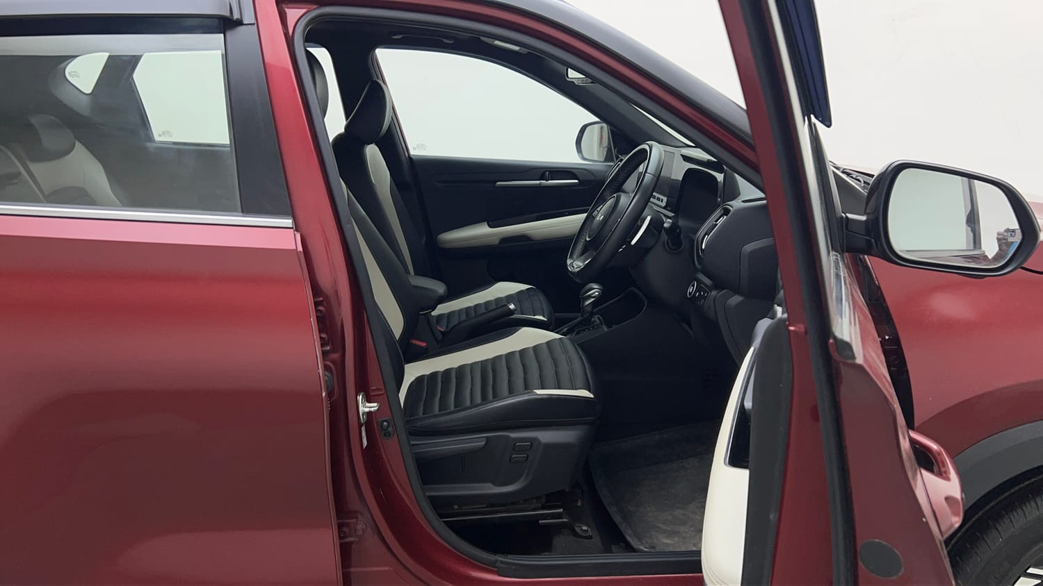 Used 2024 Kia Sonet GTX Plus 1.0 Turbo Petrol DCT Dual Tone Petrol Automatic interior RIGHT SIDE FRONT DOOR CABIN VIEW