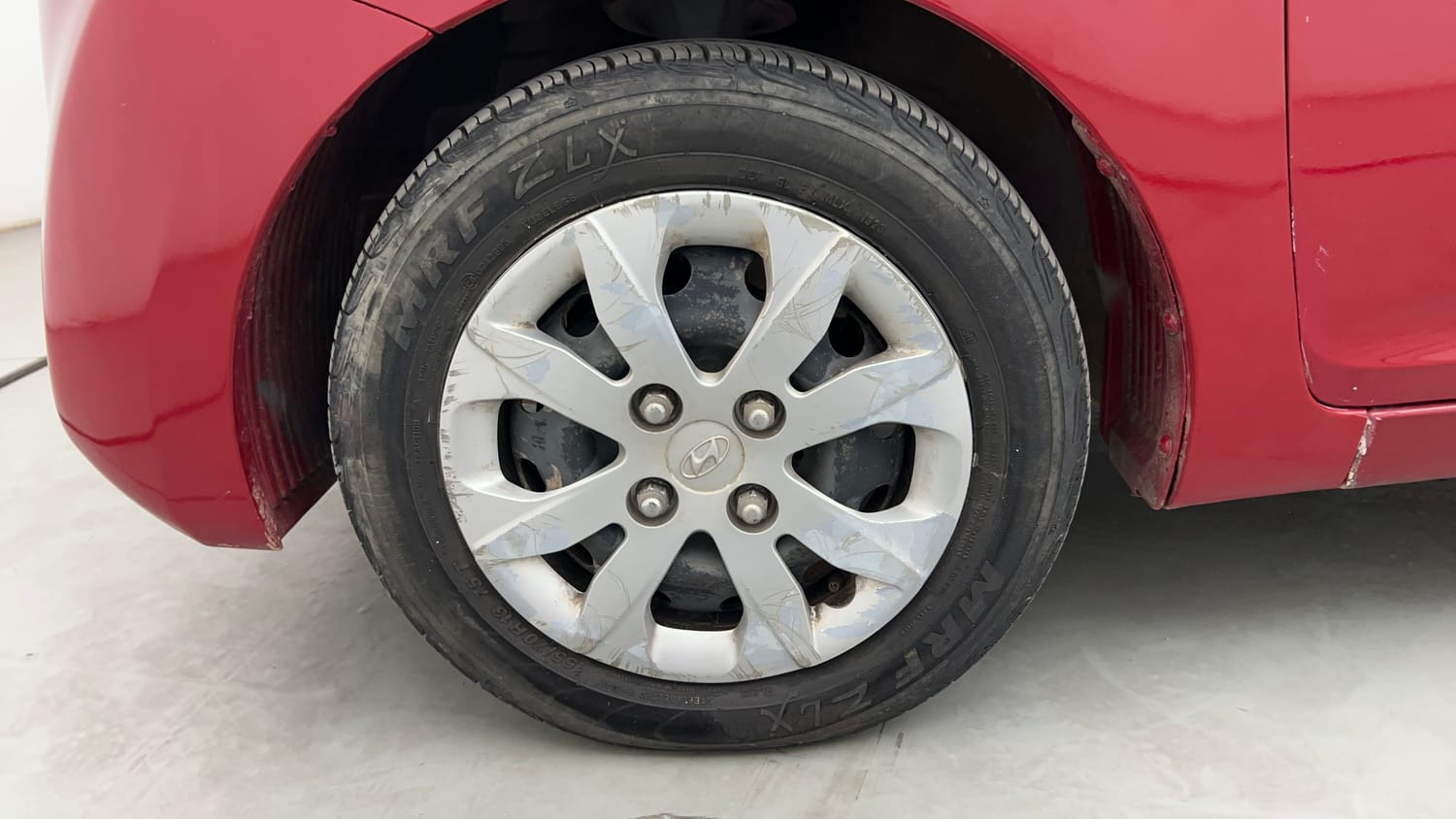 Used 2014 Hyundai Eon Magna + Petrol Manual tyres LEFT FRONT TYRE RIM VIEW