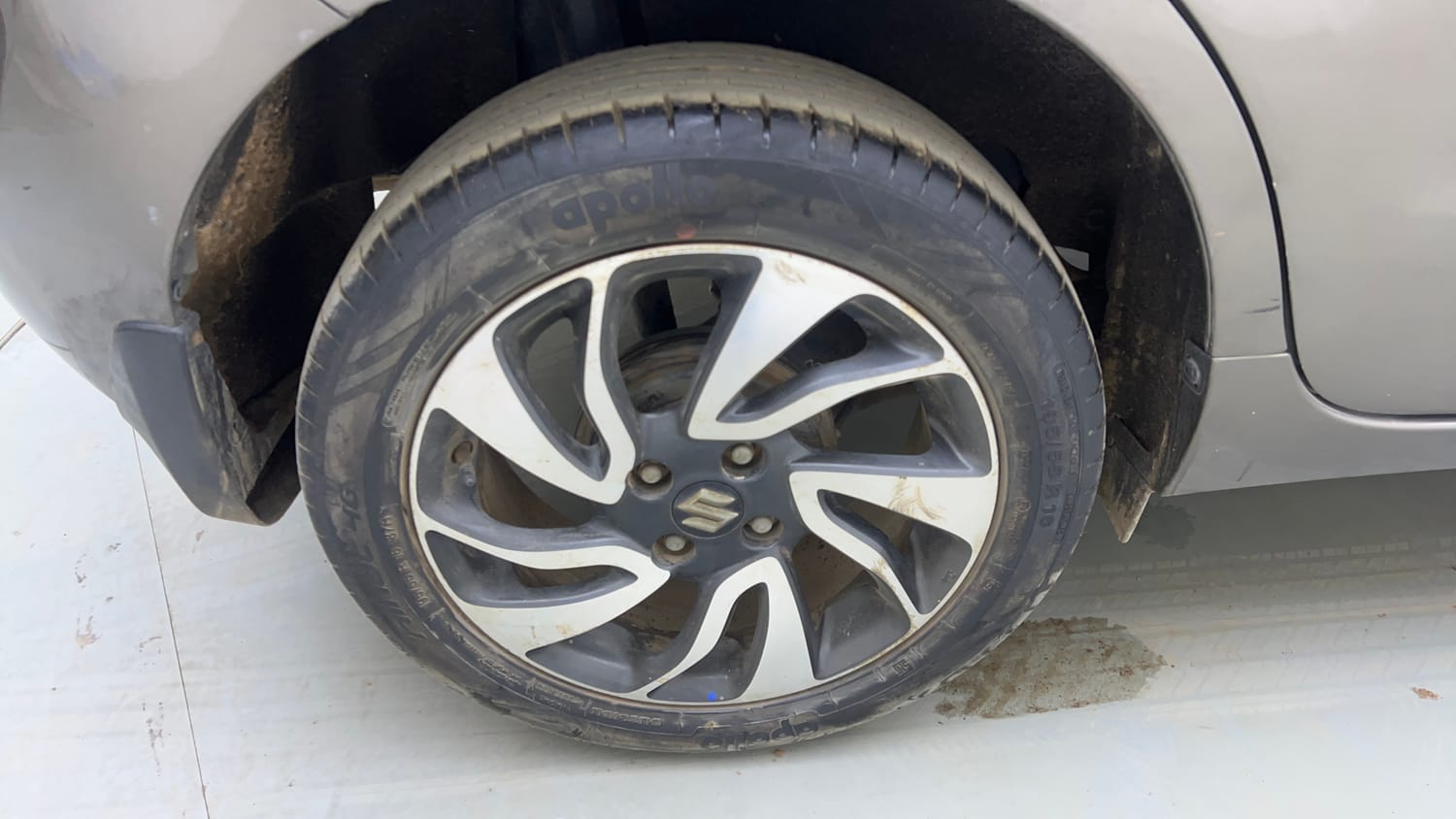 Used 2021 Maruti Suzuki Baleno Zeta Petrol Manual tyres RIGHT REAR TYRE RIM VIEW