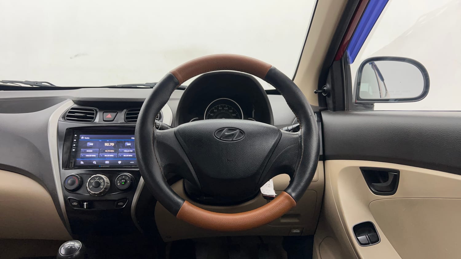 Used 2014 Hyundai Eon Magna + Petrol Manual interior STEERING VIEW