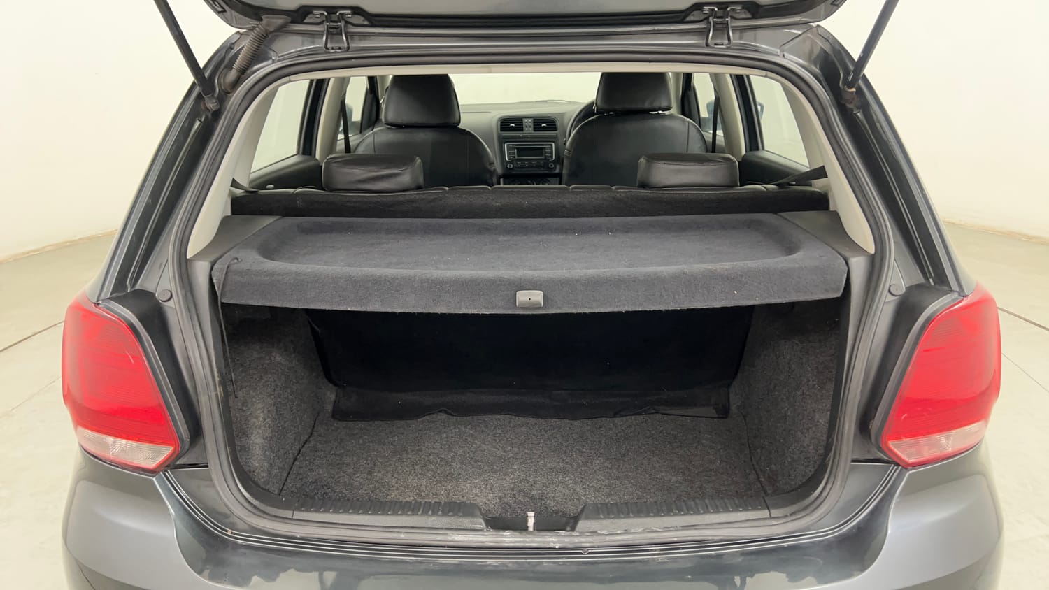 Used 2015 Volkswagen Polo Comfortline 1.2L (P) Petrol Manual interior DICKY INSIDE VIEW