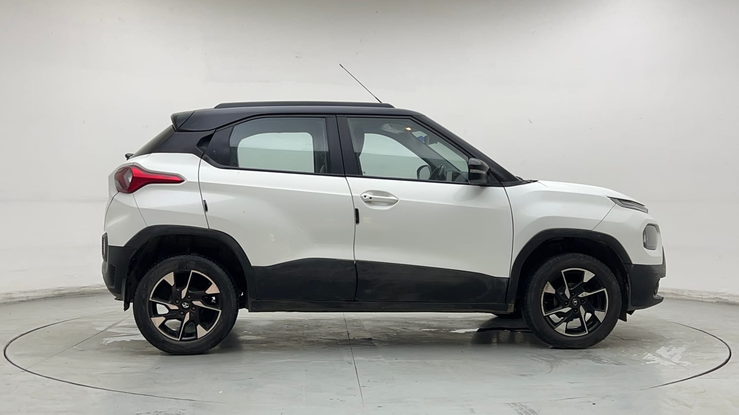 Used 2022 Tata Punch Creative AMT Petrol Automatic exterior RIGHT SIDE VIEW
