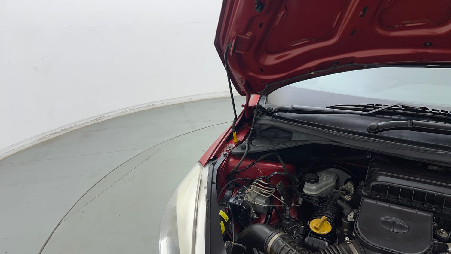 Used 2019 Tata Tiago Revotron XZ w/o Alloy Petrol Manual engine ENGINE RIGHT SIDE HINGE & APRON VIEW