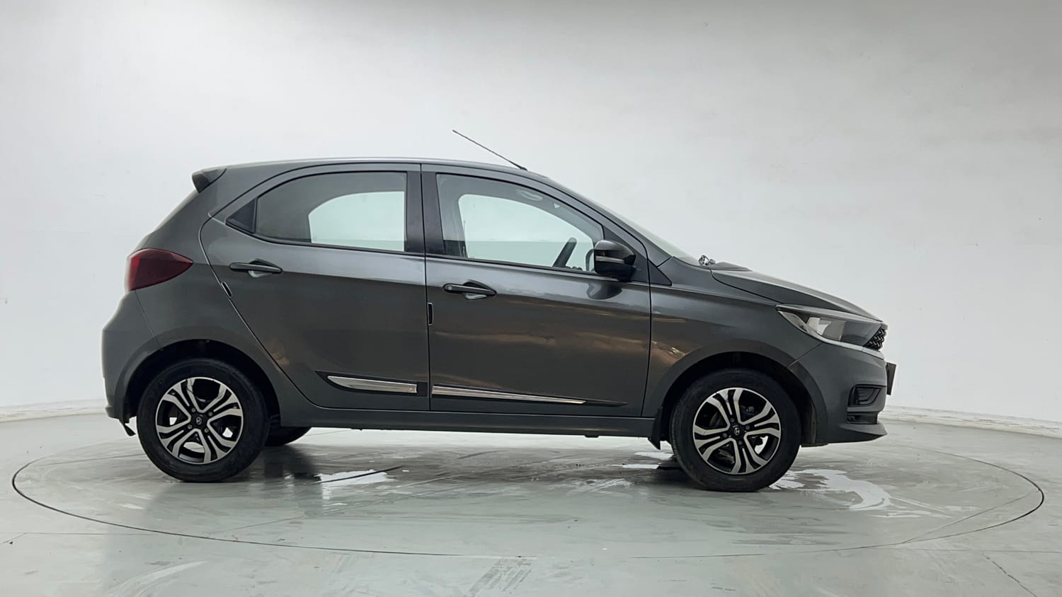 Used 2024 Tata Tiago XTA Petrol Automatic exterior RIGHT SIDE VIEW