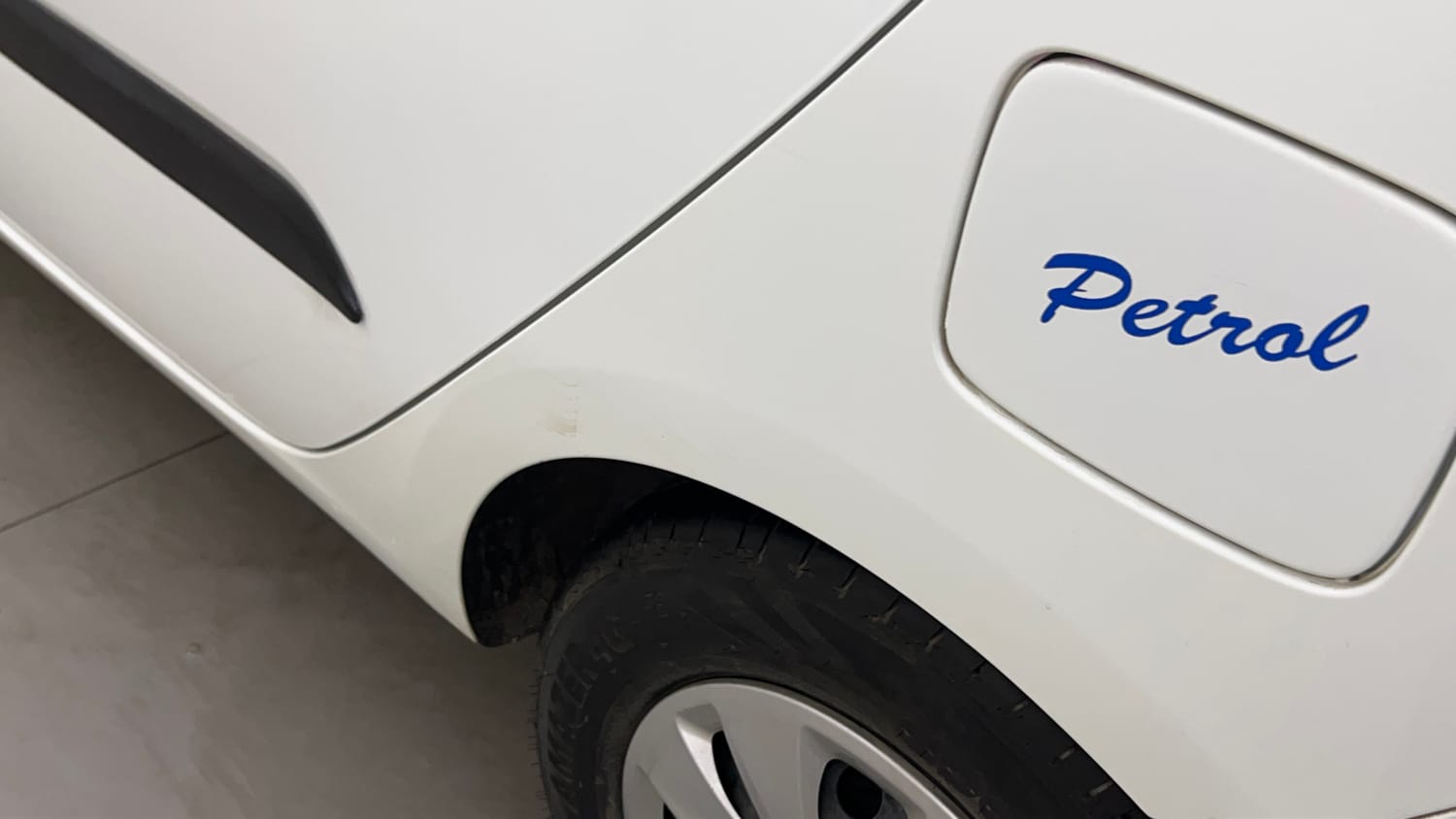 Used 2012 Hyundai i10 Magna 1.1 iRDE2 Petrol Manual dents MINOR SCRATCH