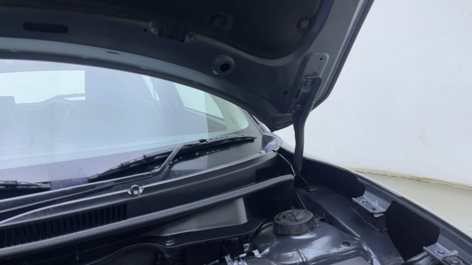 Used 2023 Maruti Suzuki Swift ZXi Plus AMT Petrol Automatic engine ENGINE LEFT SIDE HINGE & APRON VIEW