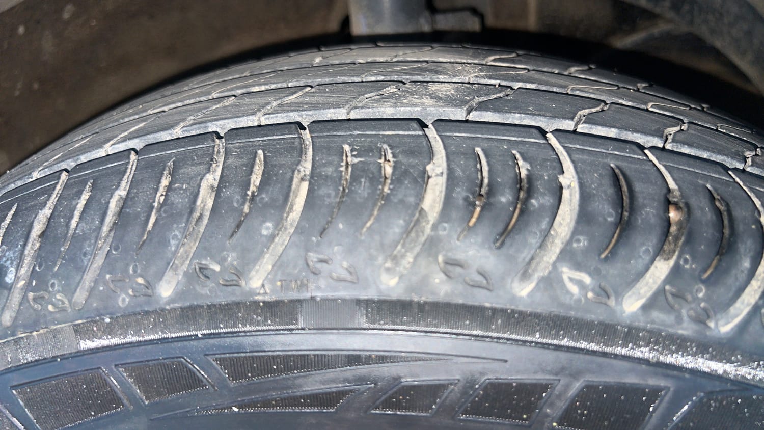 Used 2025 Maruti Suzuki XL6 Alpha Plus MT Petrol Petrol Manual tyres RIGHT FRONT TYRE TREAD VIEW