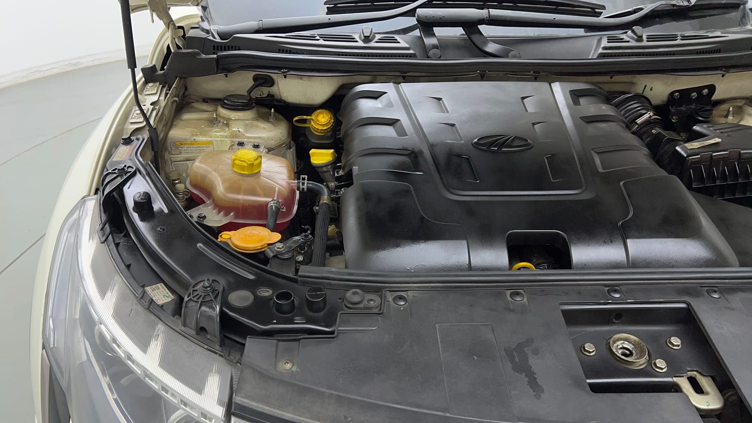 Used 2021 Mahindra XUV500 W7 Diesel Manual engine ENGINE RIGHT SIDE VIEW