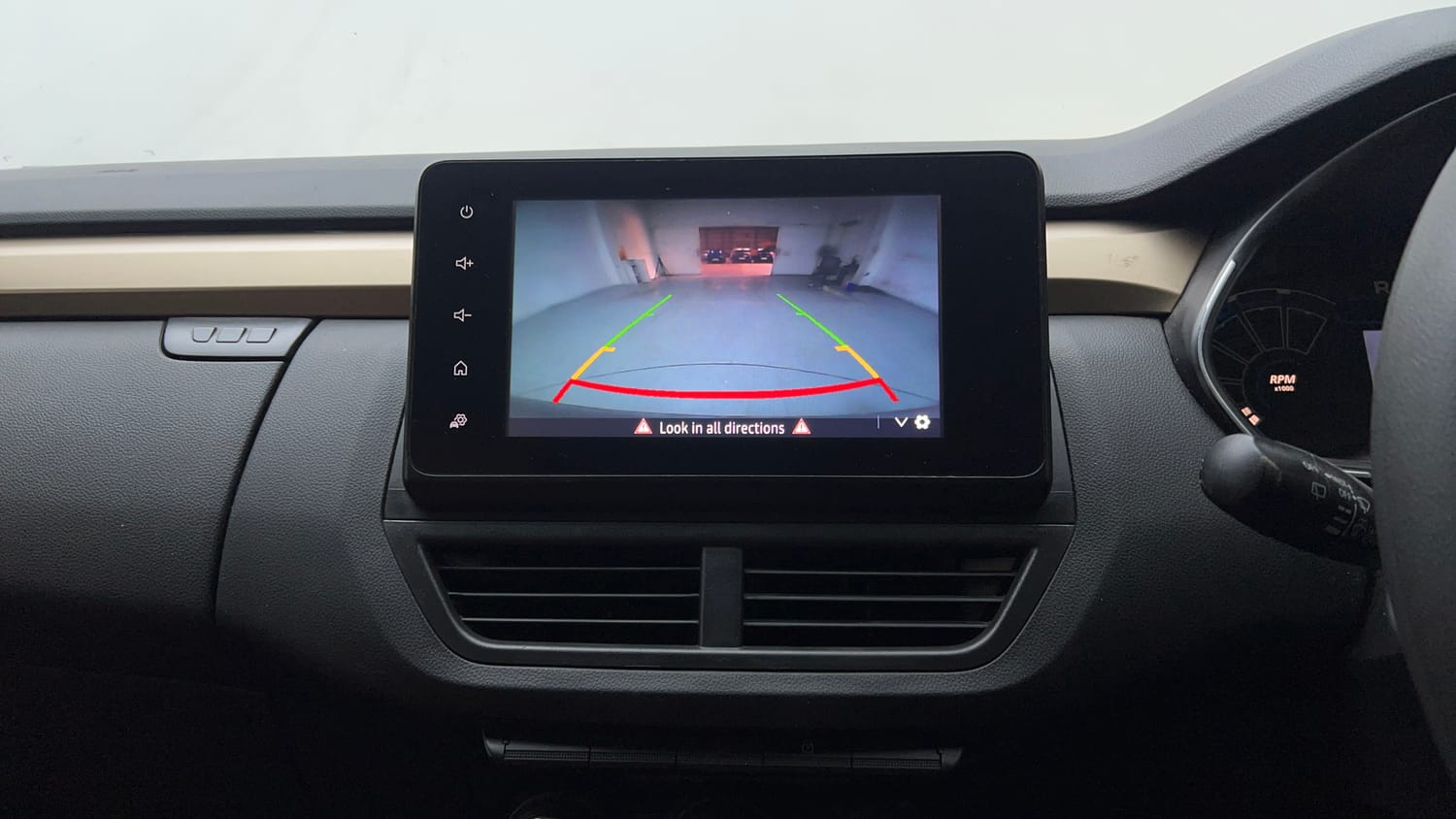 Used 2021 Renault Kiger RXT AMT Petrol Automatic top_features Rear camera