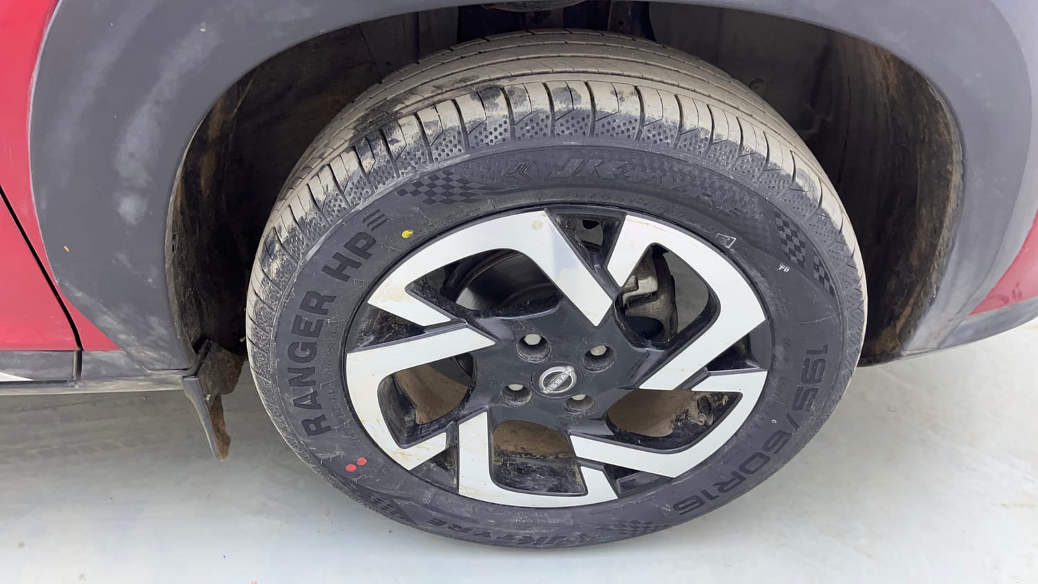 Used 2023 Nissan Magnite XV Premium Turbo Petrol Manual tyres RIGHT FRONT TYRE RIM VIEW