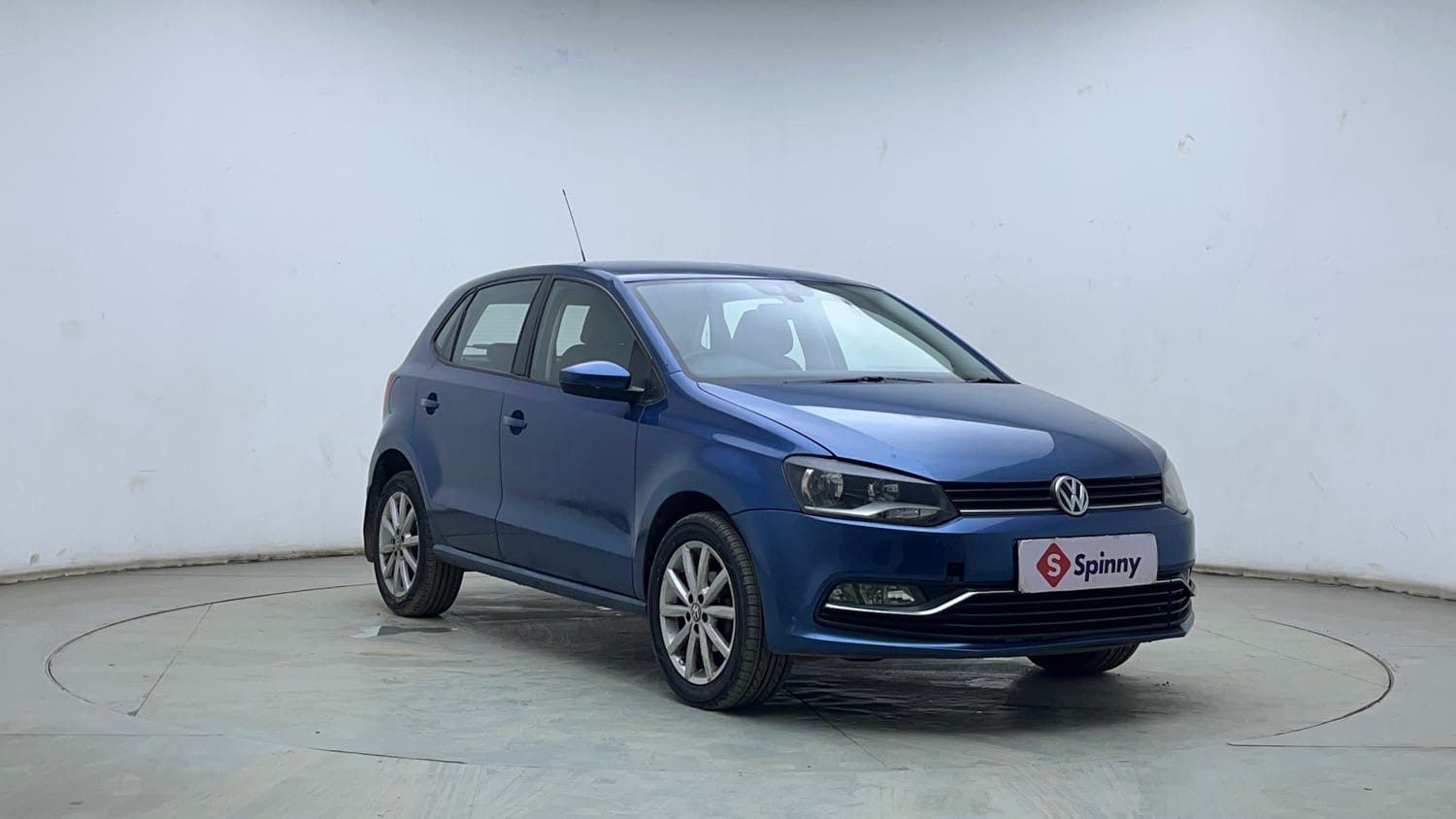 Used 2017 Volkswagen Polo Highline Plus 1.2( P)16 Alloy Petrol Manual exterior RIGHT FRONT CORNER VIEW