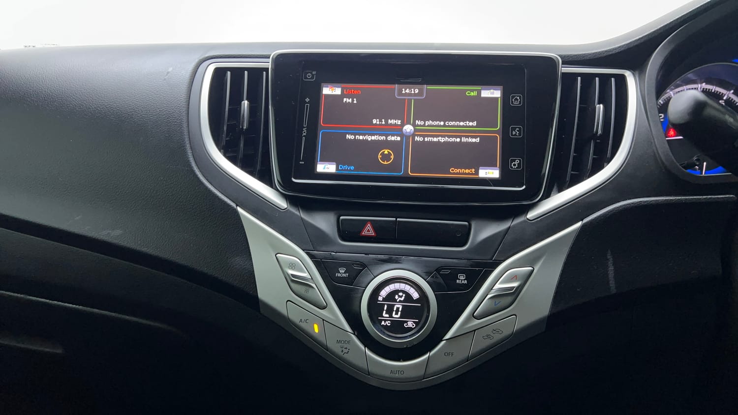 Used 2017 Maruti Suzuki Baleno Alpha 1.2 Petrol Manual top_features Touch screen infotainment system