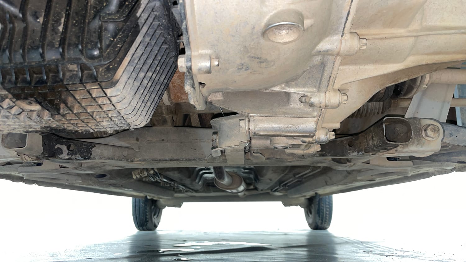 Used 2019 Renault Kwid RXT (O) 1.0 SCE Edition Petrol Manual extra FRONT LEFT UNDERBODY VIEW