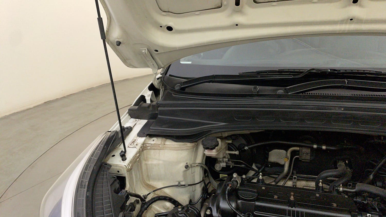 Used 2019 Hyundai Creta SX 1.6 AT Petrol Petrol Automatic engine ENGINE RIGHT SIDE HINGE & APRON VIEW