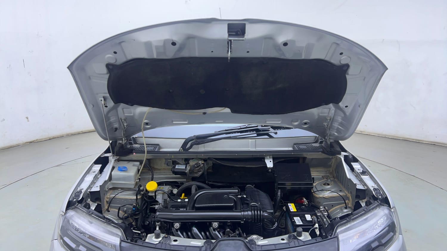 Used 2020 Renault Kwid 1.0 RXT AMT Opt Petrol Automatic engine ENGINE & BONNET OPEN FRONT VIEW