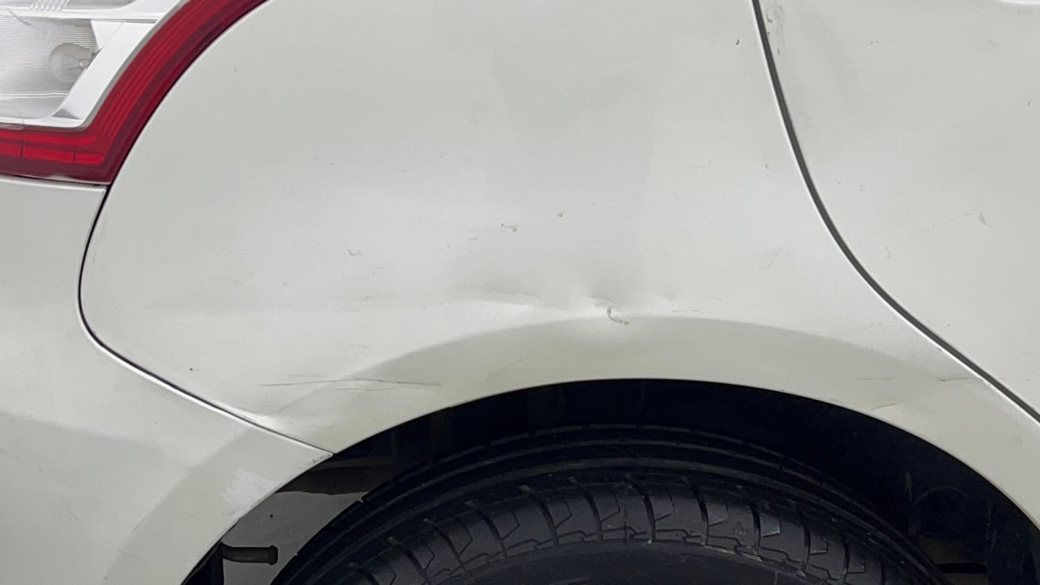 Used 2015 Maruti Suzuki Swift Lxi (O) Petrol Manual dents MINOR DENT