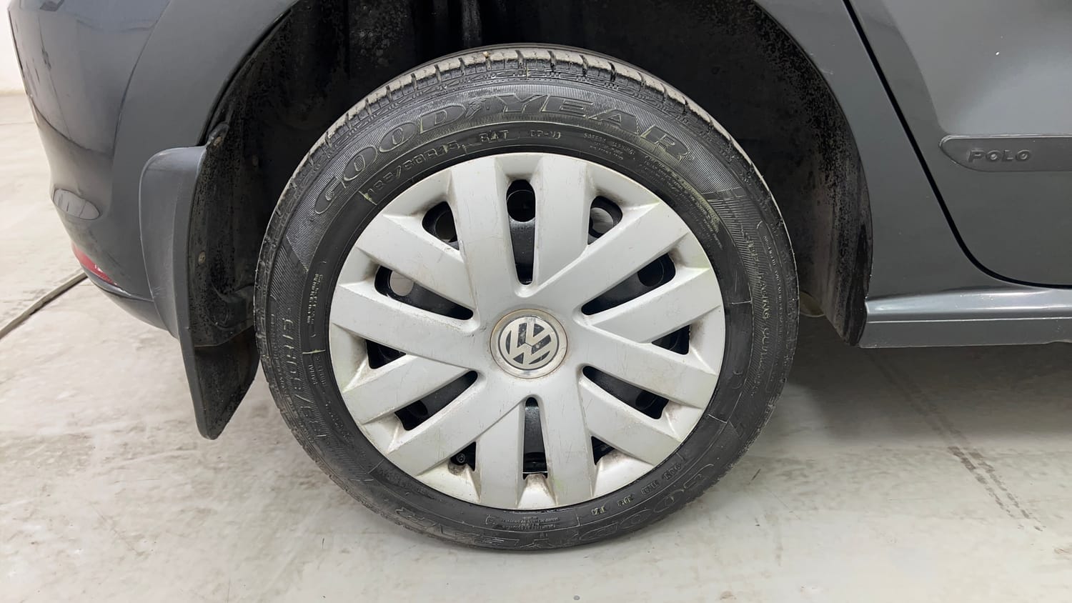 Used 2015 Volkswagen Polo Comfortline 1.2L (P) Petrol Manual tyres RIGHT REAR TYRE RIM VIEW