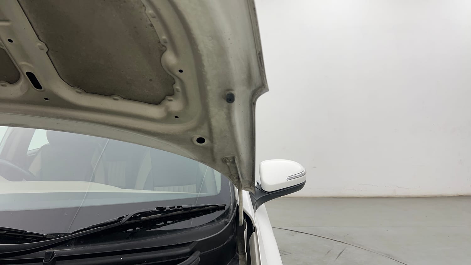 Used 2017 Hyundai Elite i20 Asta 1.2 Petrol Manual engine ENGINE LEFT SIDE HINGE & APRON VIEW