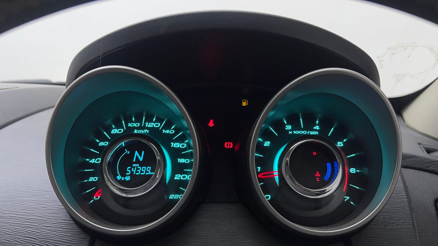 Used 2021 Mahindra XUV500 W7 Diesel Manual interior CLUSTERMETER VIEW